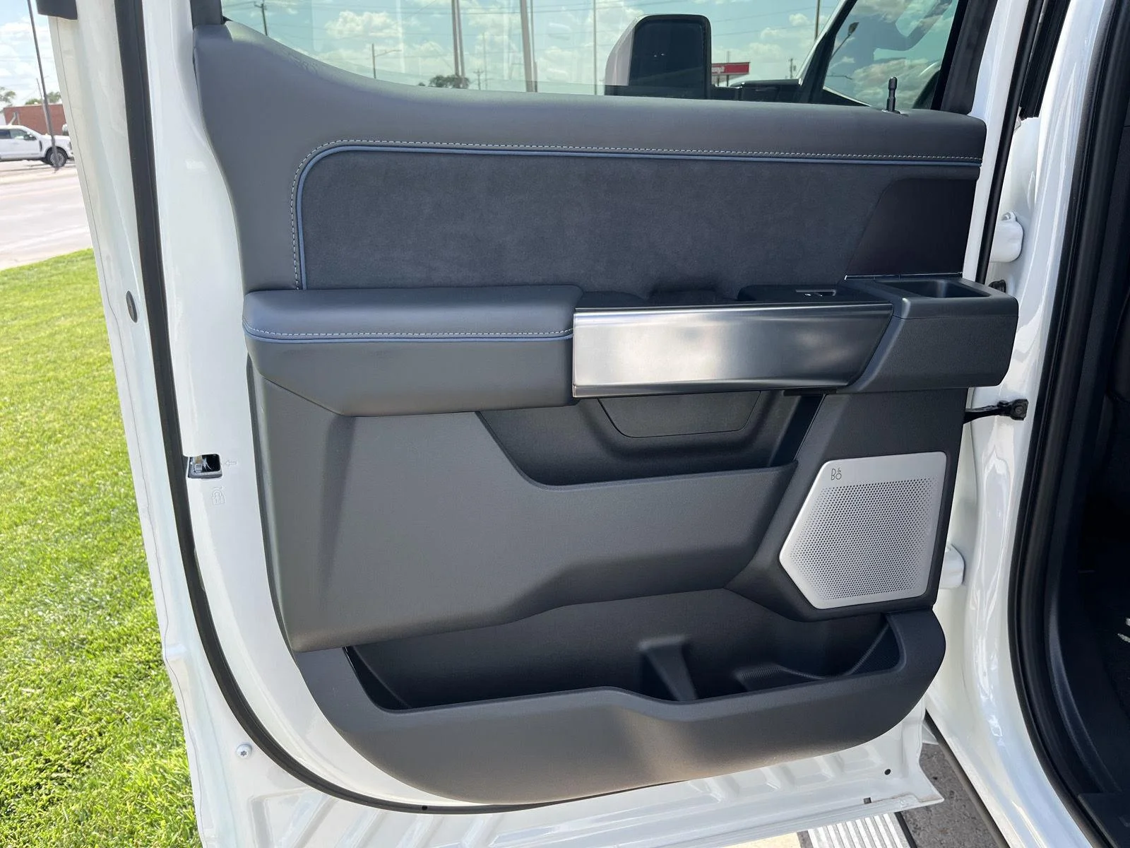 New 2026 Star White Metallic Tri-Coat Ford F-350® Platinum® image 11