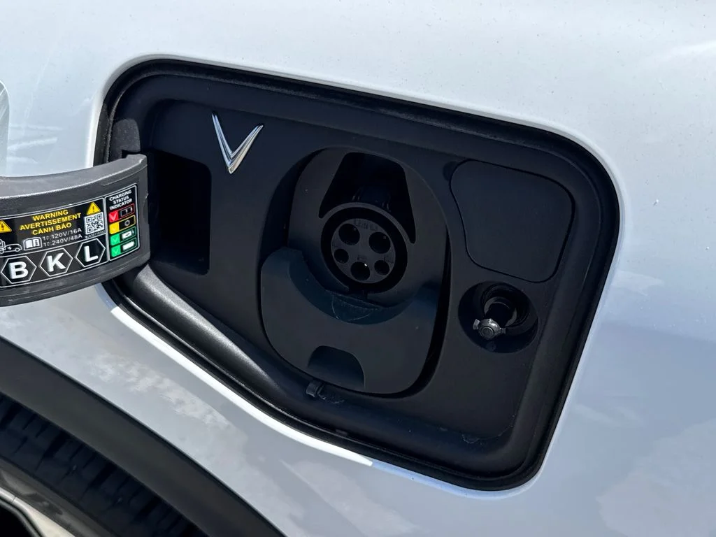 2025 VinFast VF 8 Plus - Photo 8