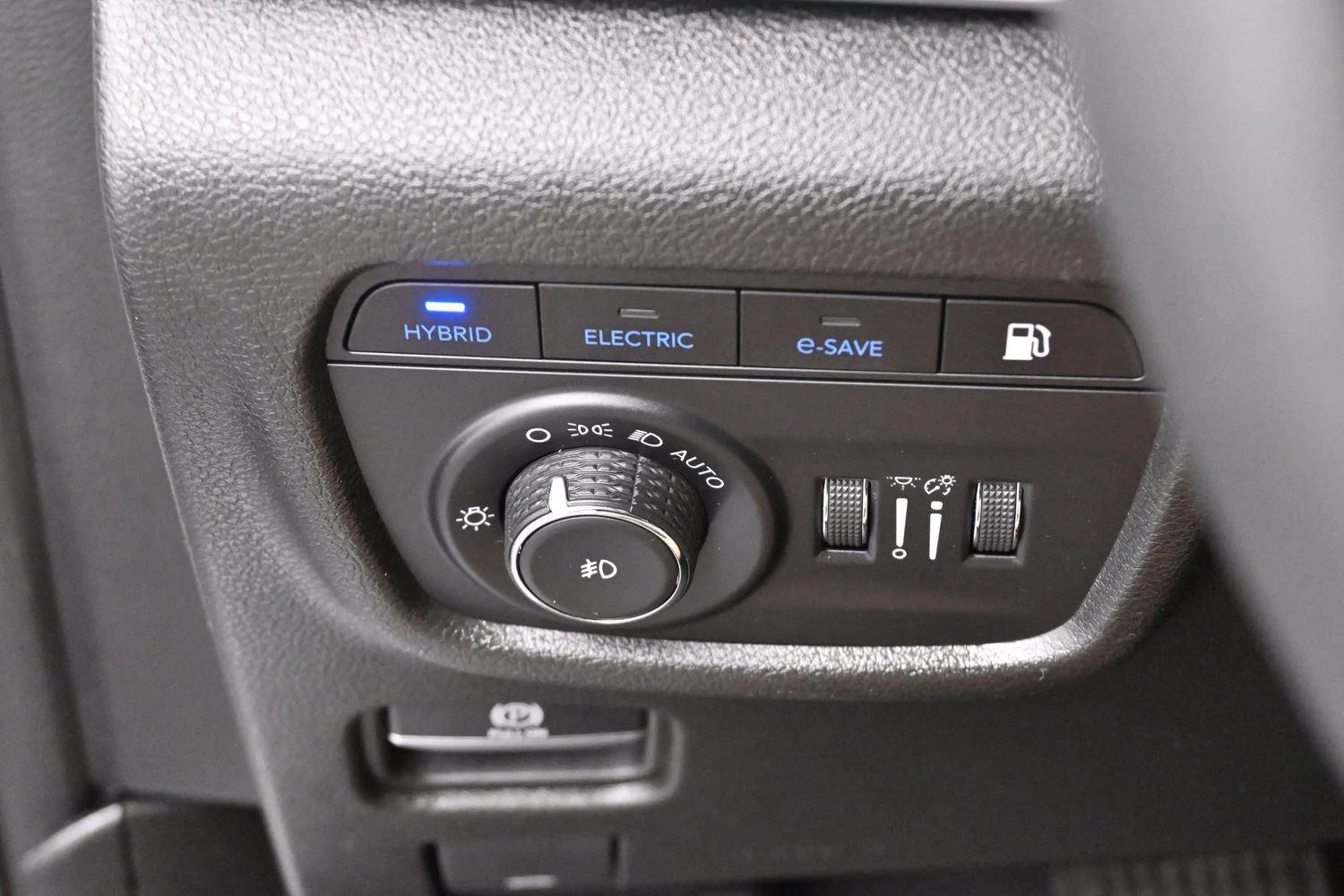 Used 2022 Bright White Clearcoat Jeep Trailhawk image 31