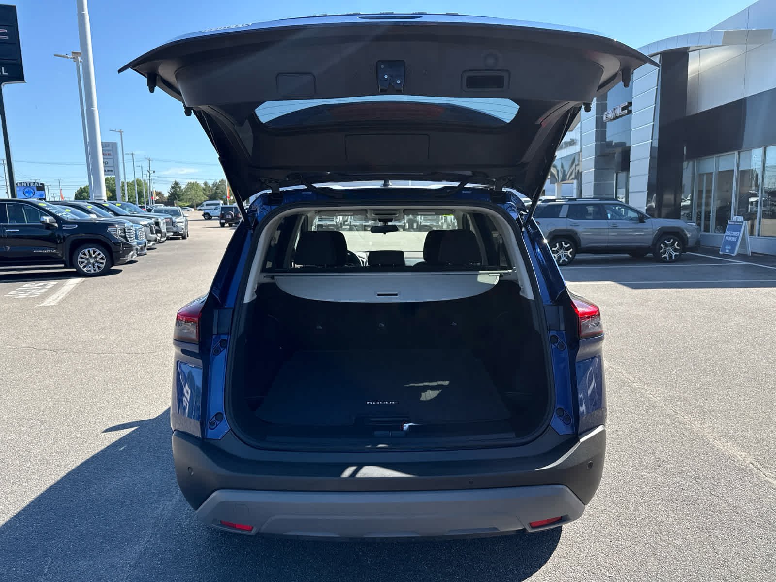 Used 2023 Blue Nissan S image 10