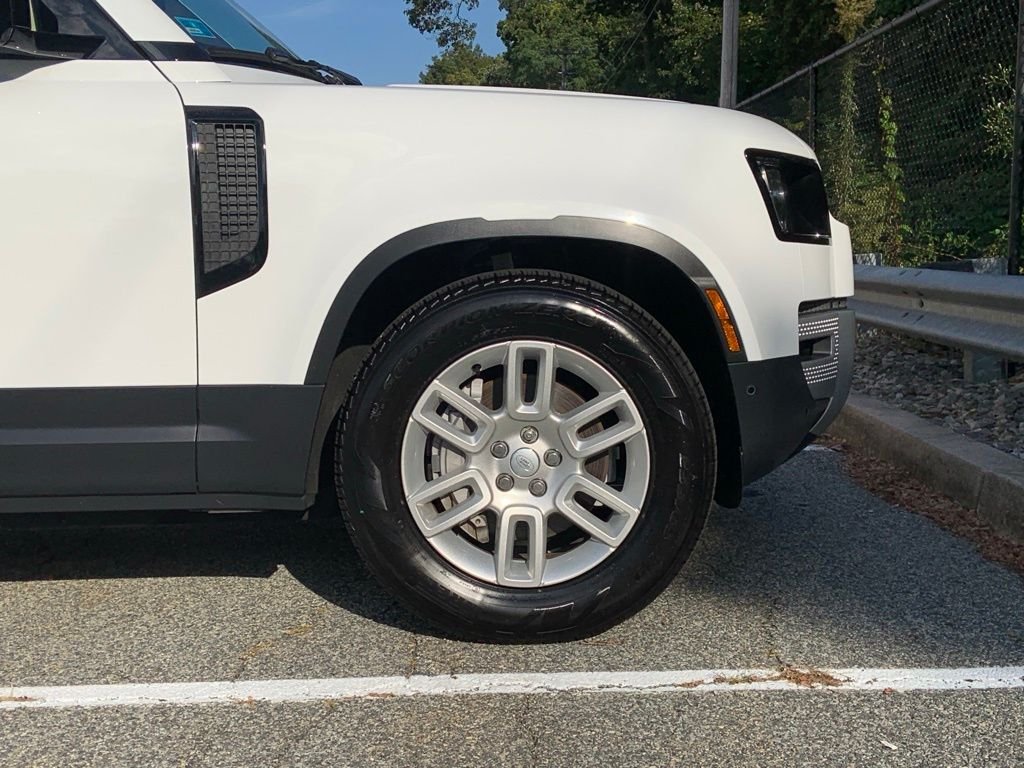 Used 2025 White Land Rover S image 11