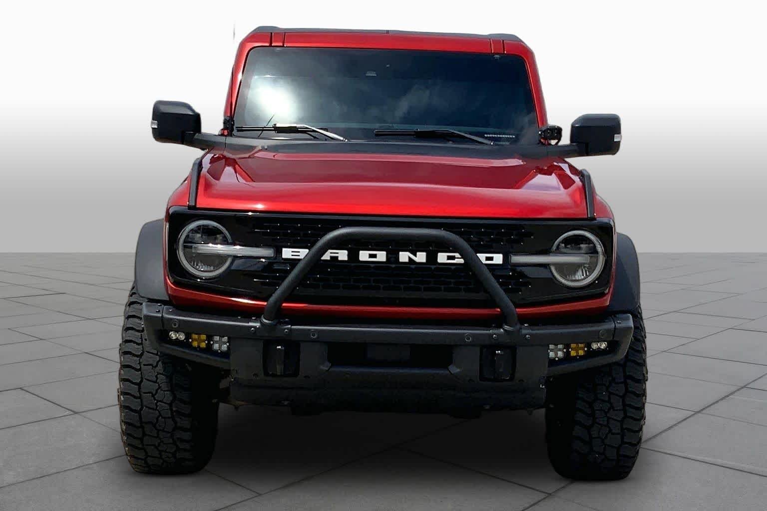 Used 2023 Hot Pepper Red Tinted Clearcoat Ford Wildtrak image 4