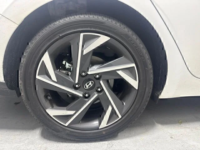 Used 2025 White Hyundai Limited image 6