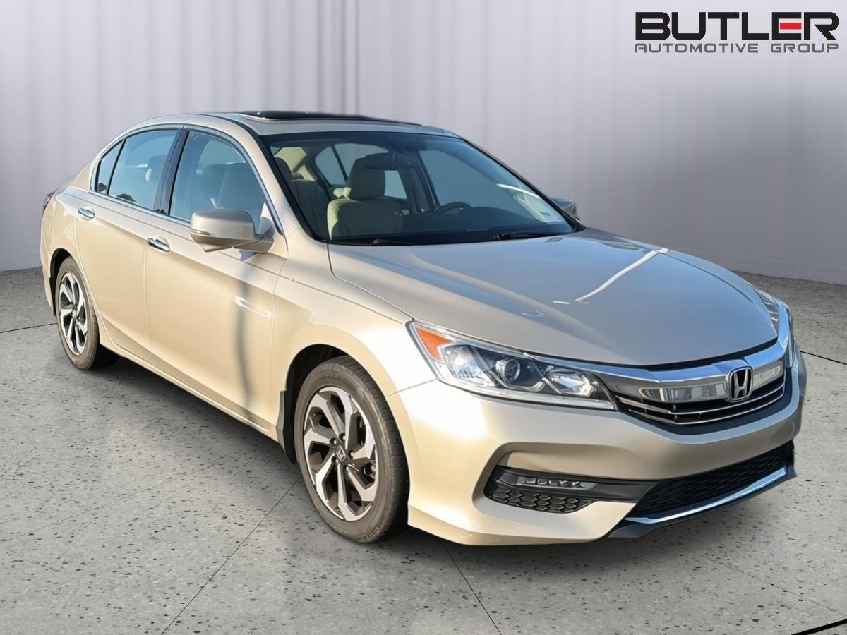 Used 2017 Champagne Frost Pearl Honda EX-L V6 image 5