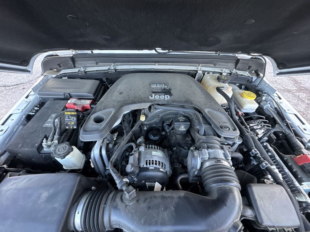 Used 2019 White Jeep Unlimited Sport S image 25