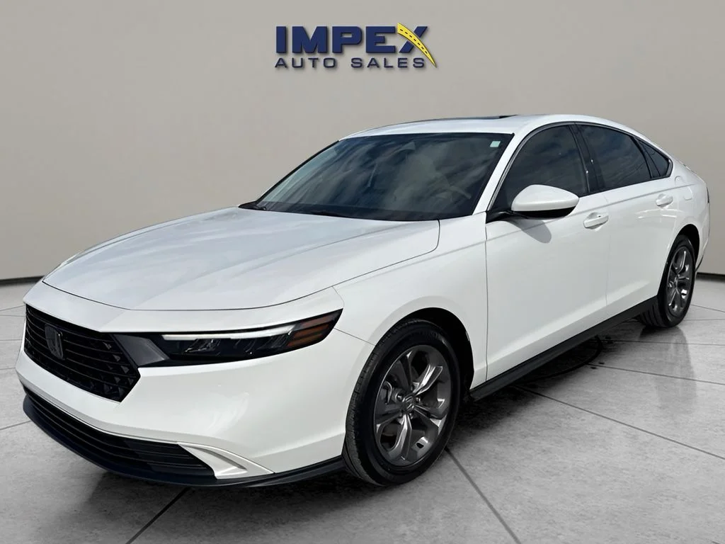Used 2024 White Honda EX image 1