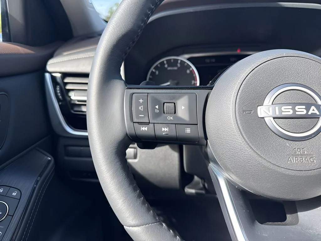 Used 2023 Gray Nissan SL image 15