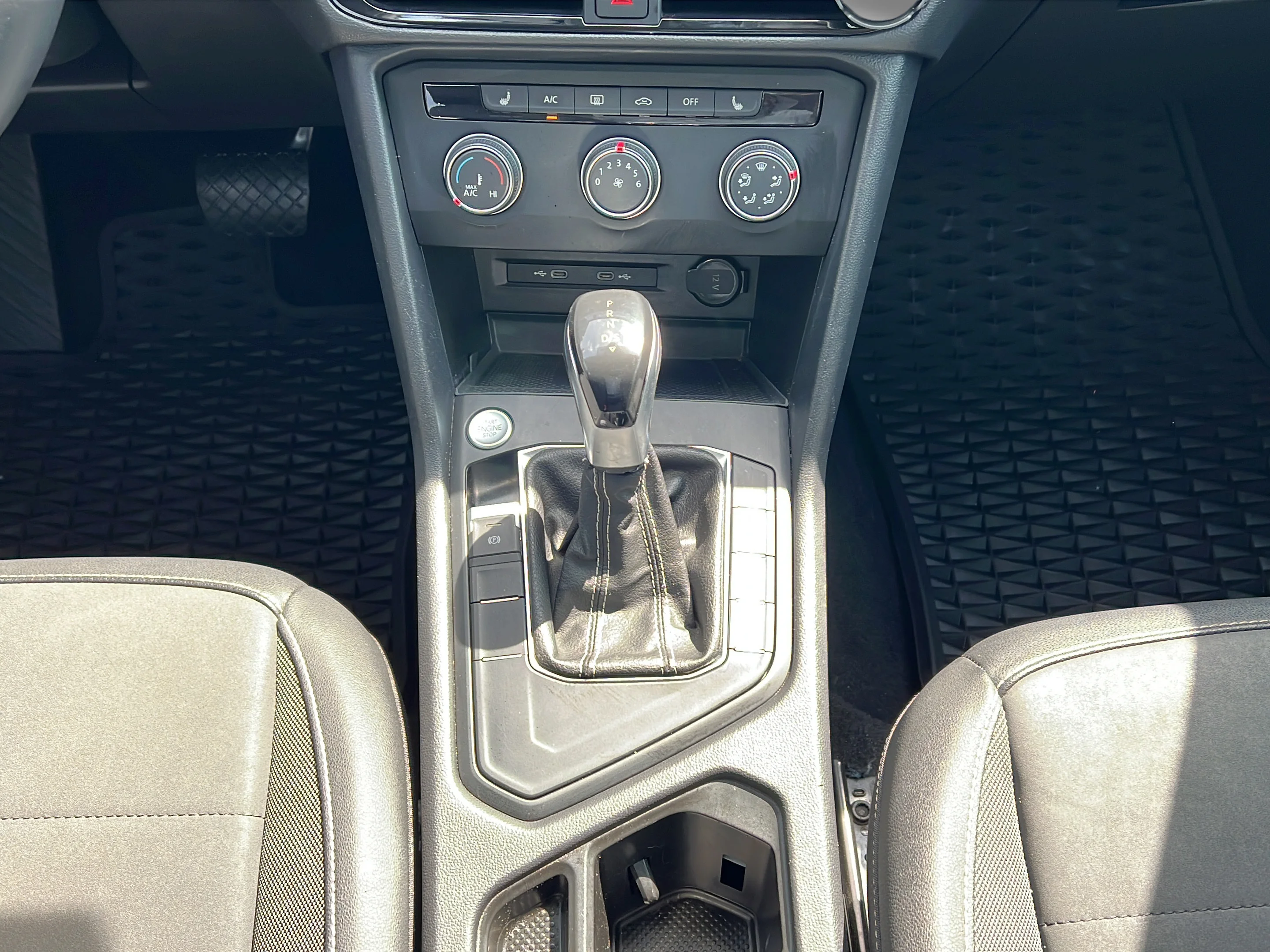 Used 2022 Blue Metallic Volkswagen SE image 15