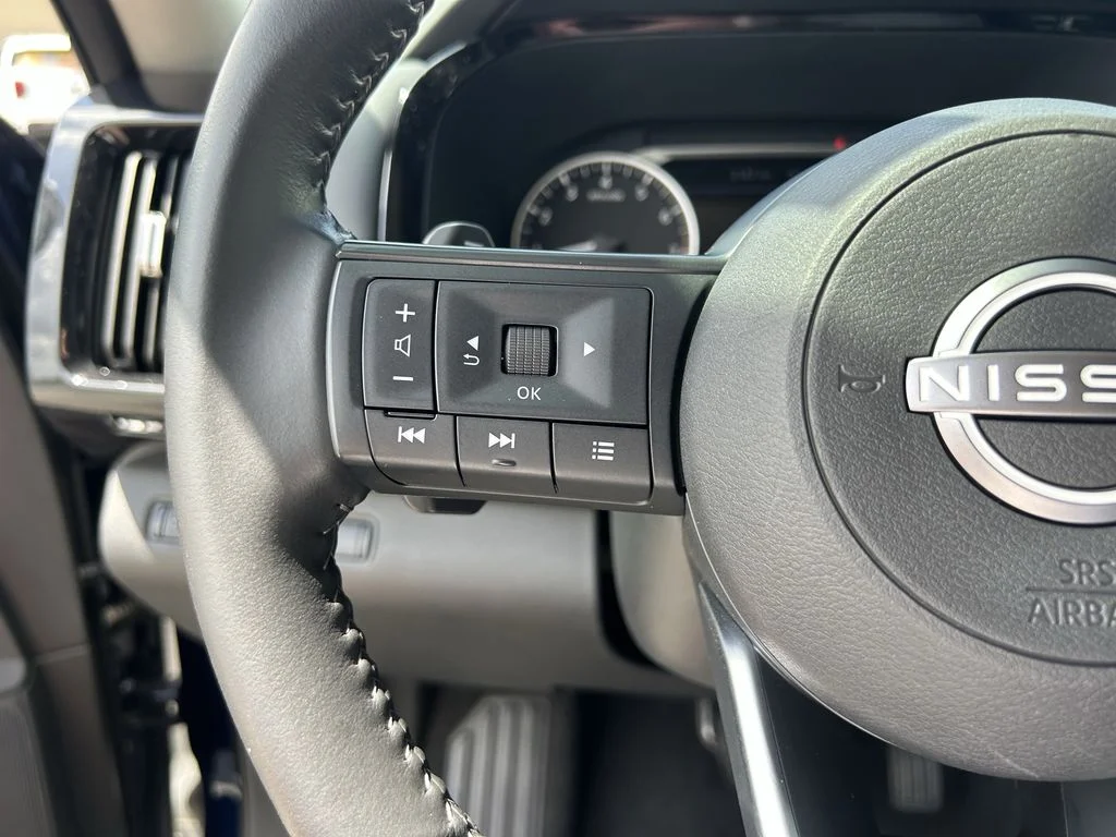 Used 2025 Blue Nissan SV image 31