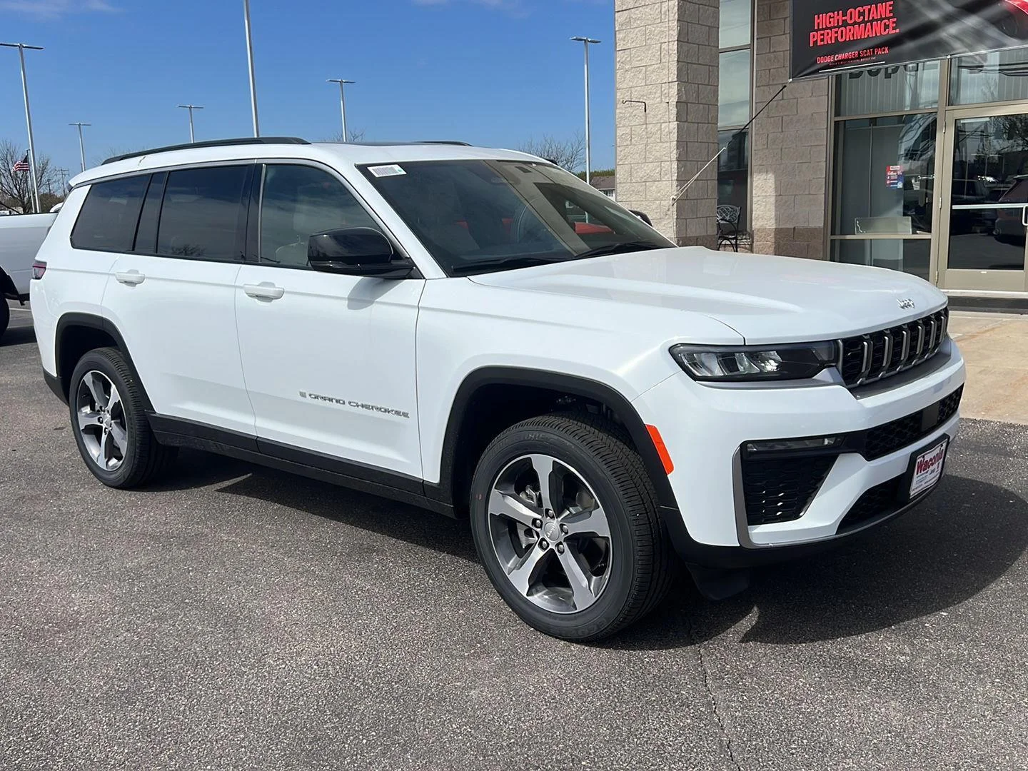 New 2026 Bright White Clear-Coat Exterior Paint Jeep Limited image 2