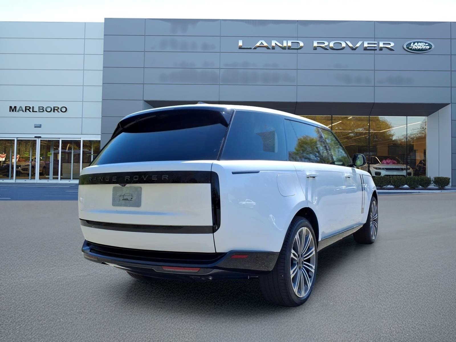 New 2026 Ostuni Pearl White Land Rover SE LWB image 2
