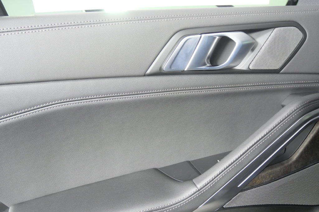 New 2027 Black Sapphire Metallic BMW xDrive40i image 14