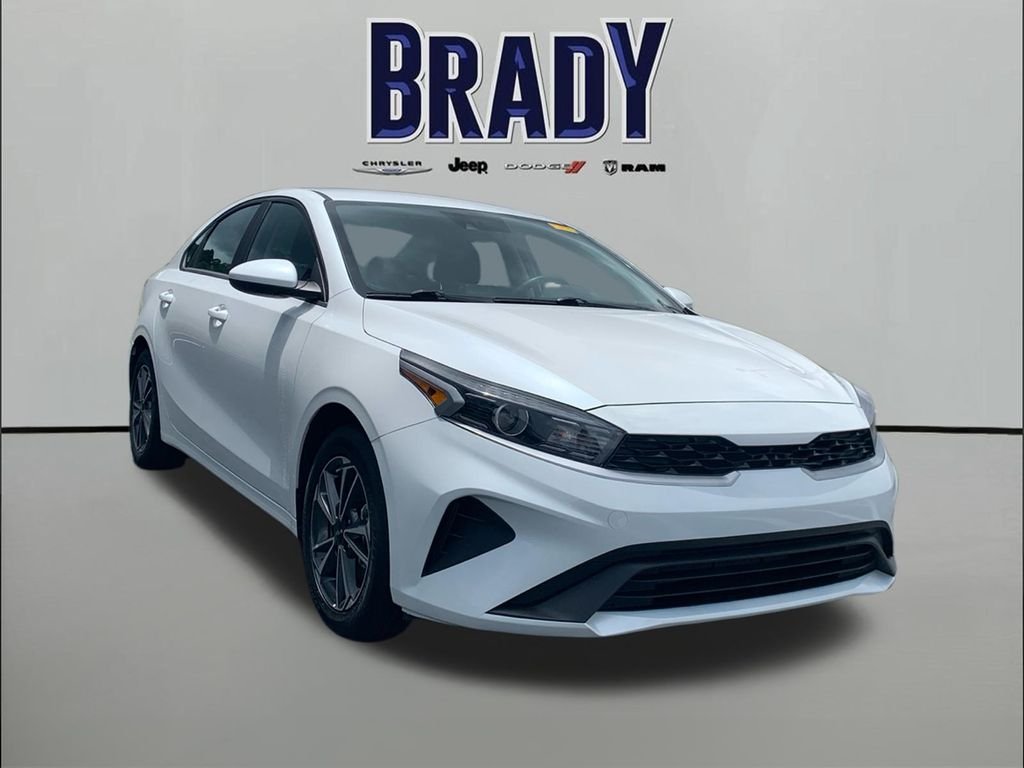 2023 Kia Forte LXS AT's photo