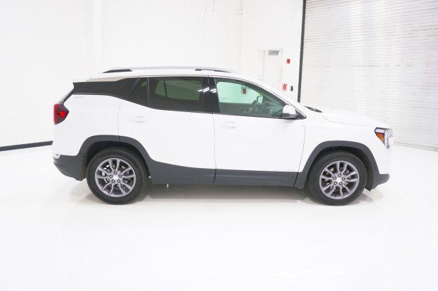 Used 2024 WHITE GMC SLT image 4