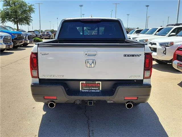 Used 2023 Platinum White Pearl Honda RTL (A9) All-Wheel Drive Crew Cab 5.3 ft. box 125. image 3
