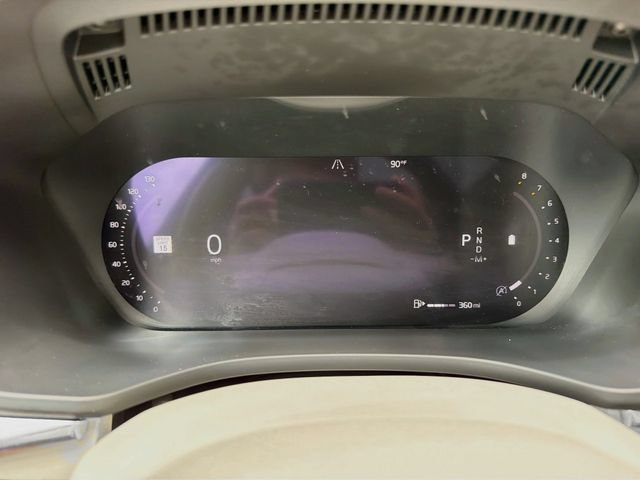 Used 2022 Ice White Volvo Momentum image 40