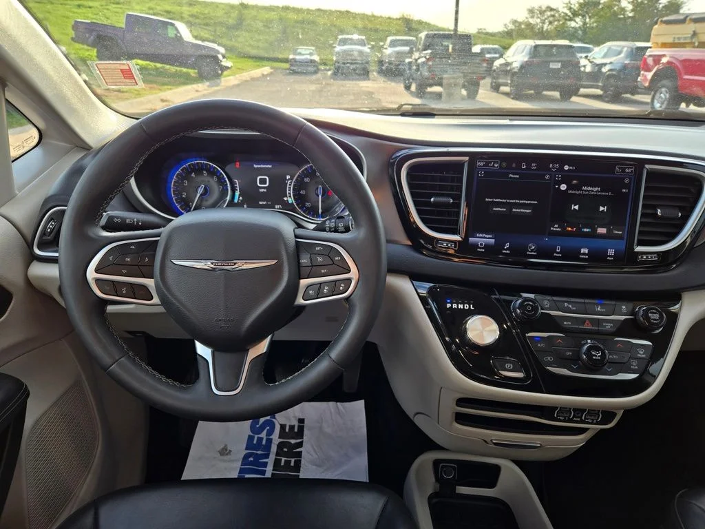 Used 2023 Black Chrysler Touring L image 17