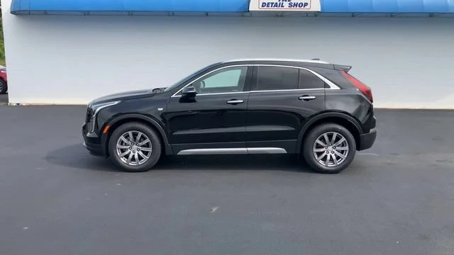 Used 2022 STELLAR BLACK METALLIC Cadillac AWD Premium Luxury image 5