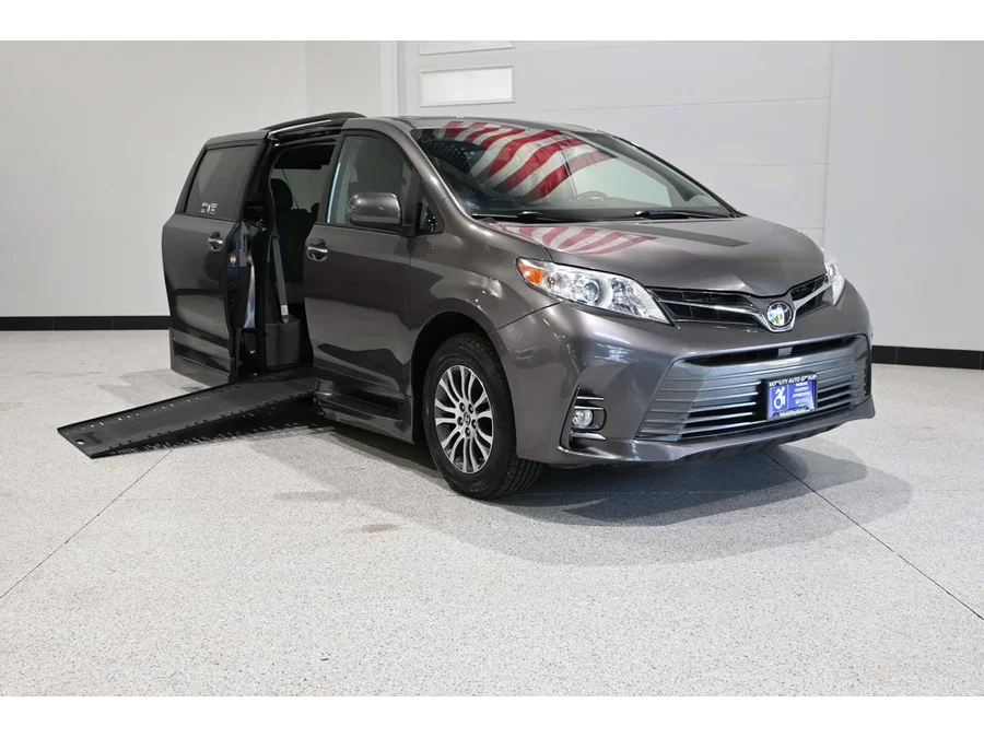 Used 2020 GRAY Toyota XLE Mobility Handicap Van image 2