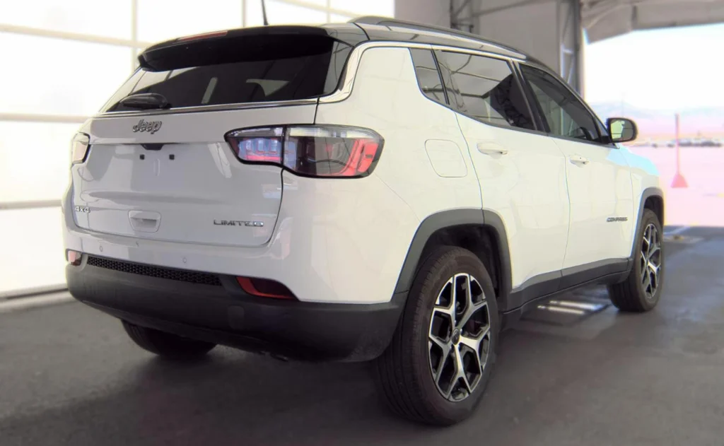 Used 2025 White Jeep Limited image 4
