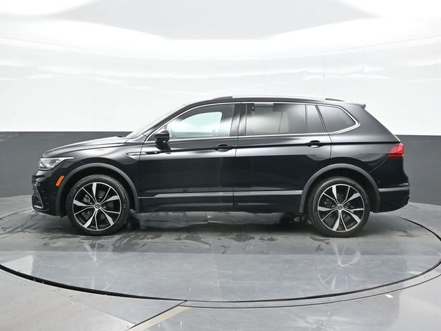 Used 2022 Black Volkswagen 2.0T SEL R-Line image 4