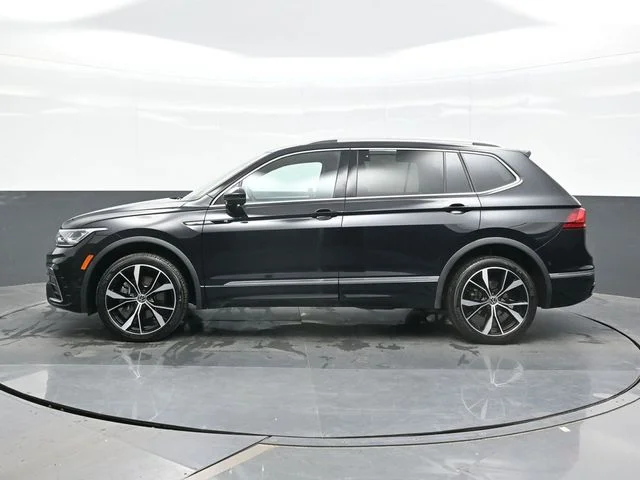 Used 2022 Black Volkswagen 2.0T SEL R-Line image 4