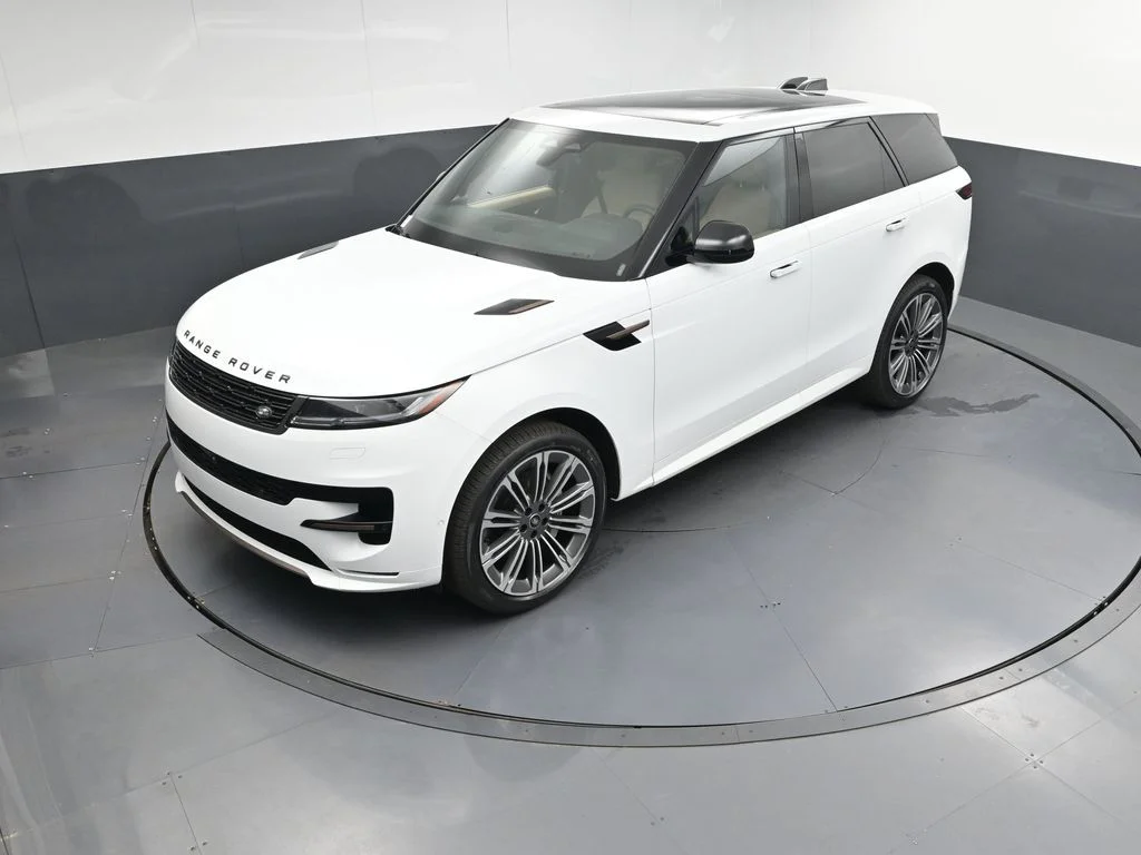 Certified Used 2025 White Land Rover Dynamic SE image 30