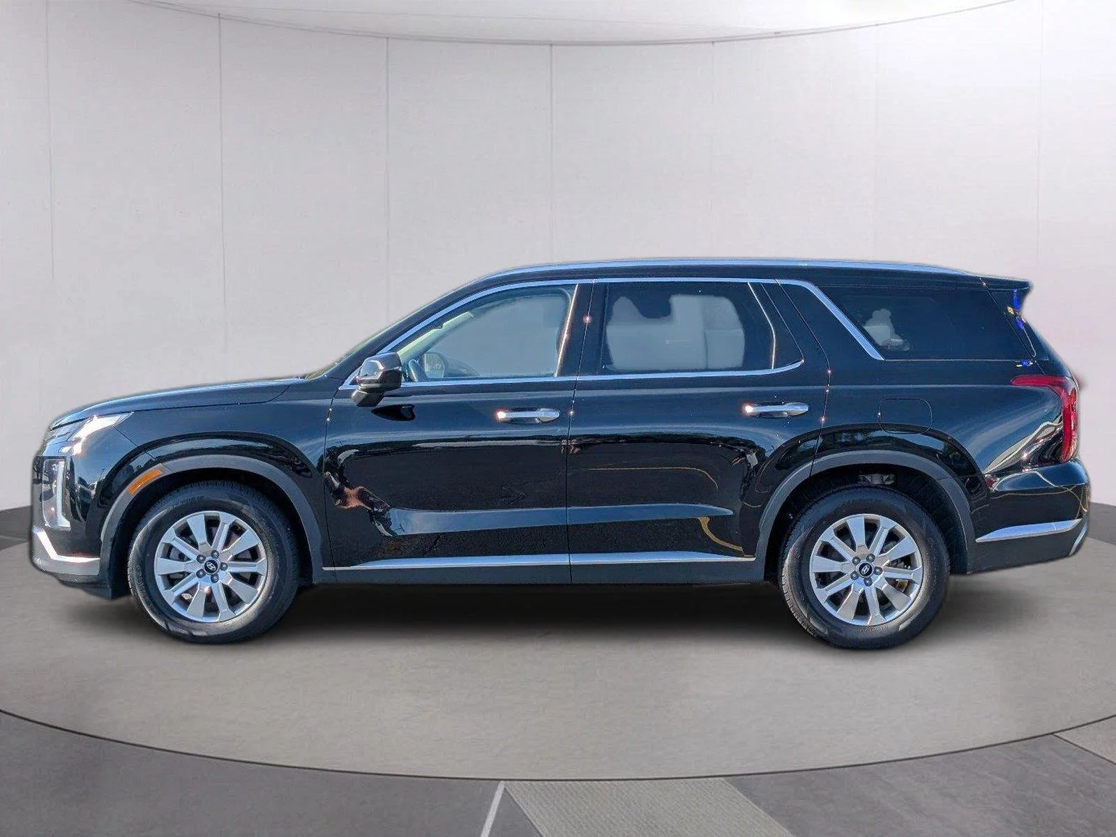 Used 2025 Abyss Black Pearl Hyundai SEL image 2