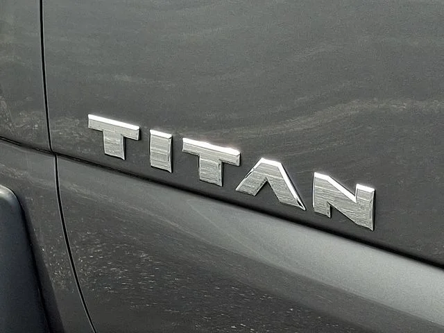 Used 2022 Gray Nissan SV image 31