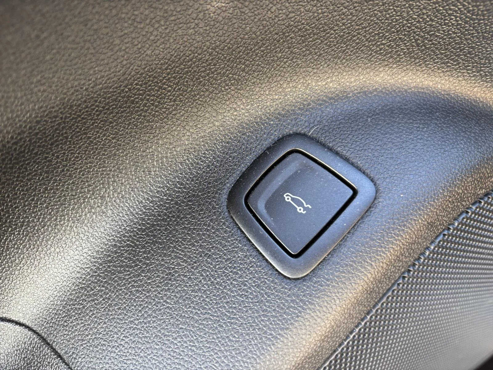 Used 2021 GARNET METALLIC Cadillac Premium Luxury image 18