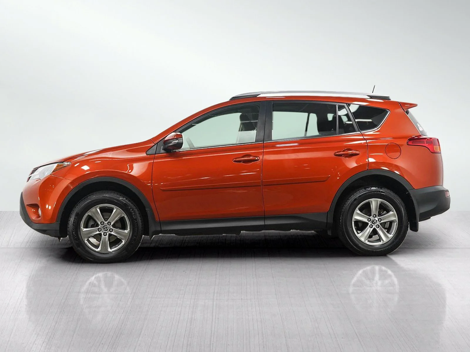 Used 2015 Toyota RAV4 XLE with VIN JTMRFREV2FD140714 for sale in Wayzata, Minnesota