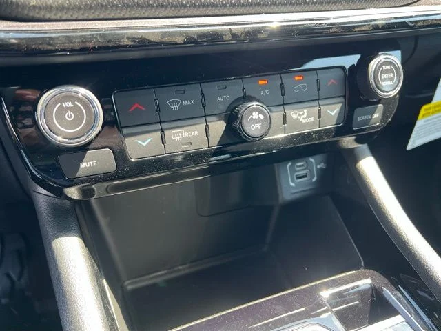 2025 Jeep Compass Latitude - Photo 24