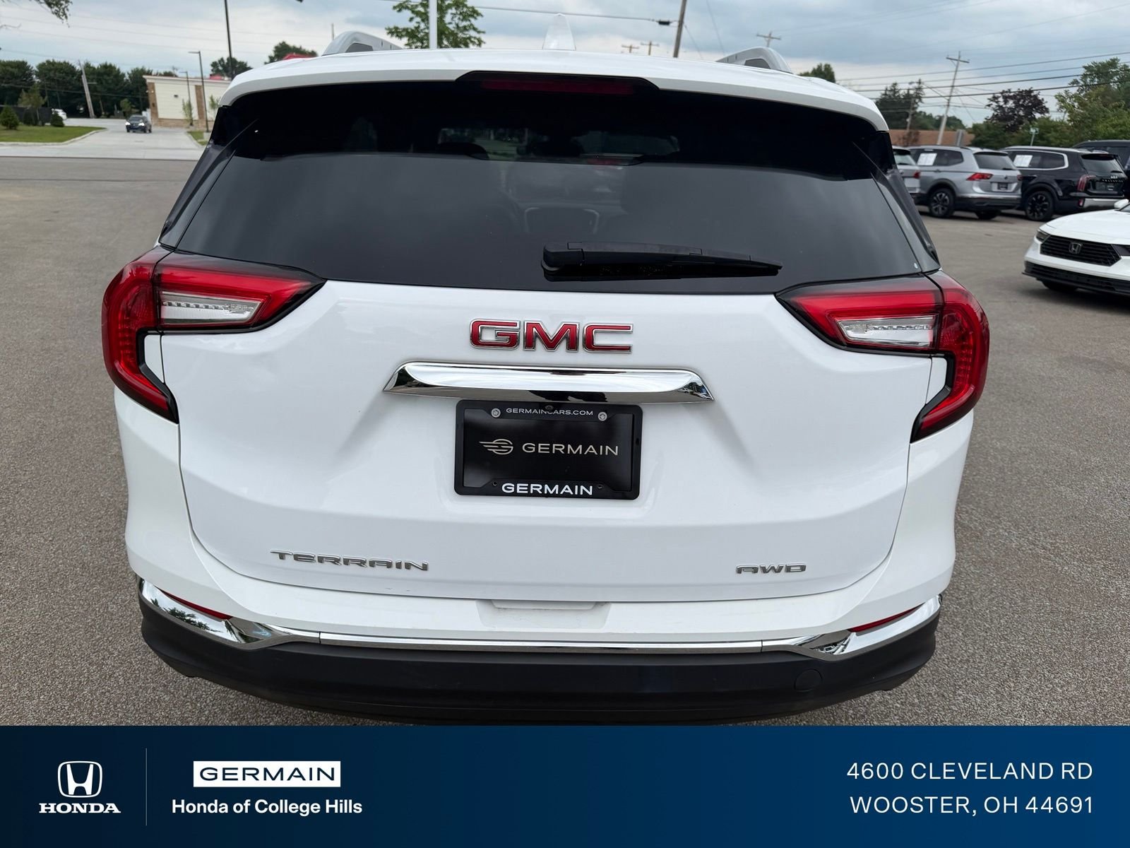 Used 2024 Summit White GMC SLT image 7