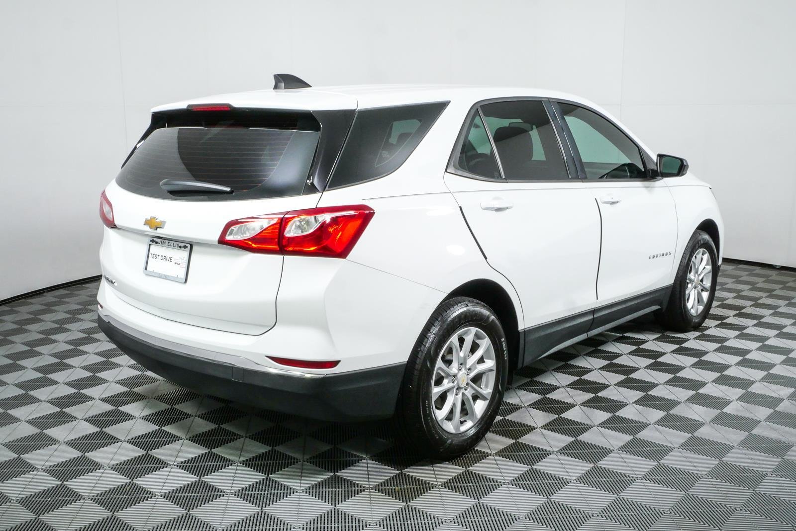 Used 2018 SUMMIT WHITE Chevrolet LS image 3