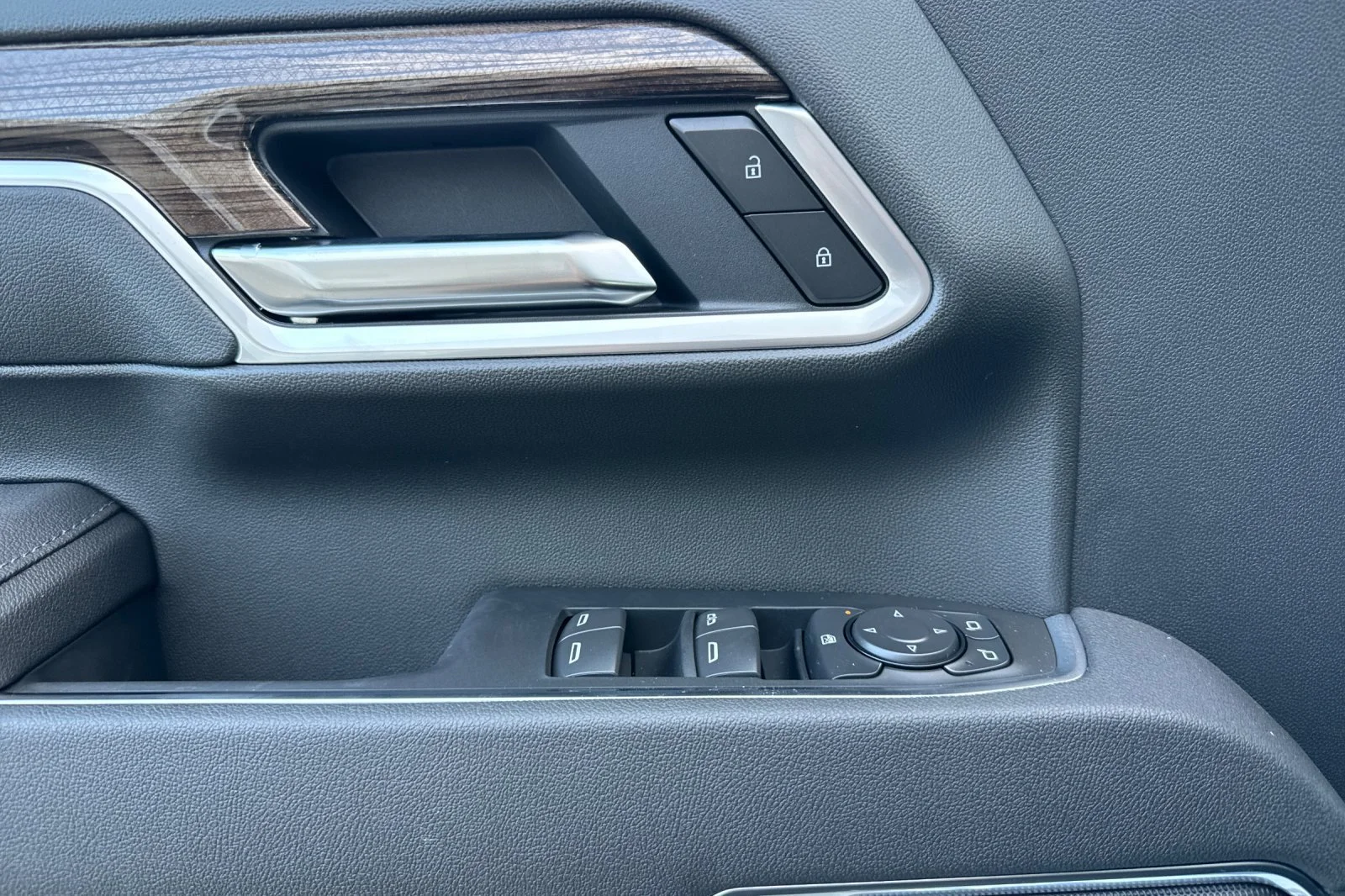 2026 Chevrolet Silverado 2500 HD LT view 10