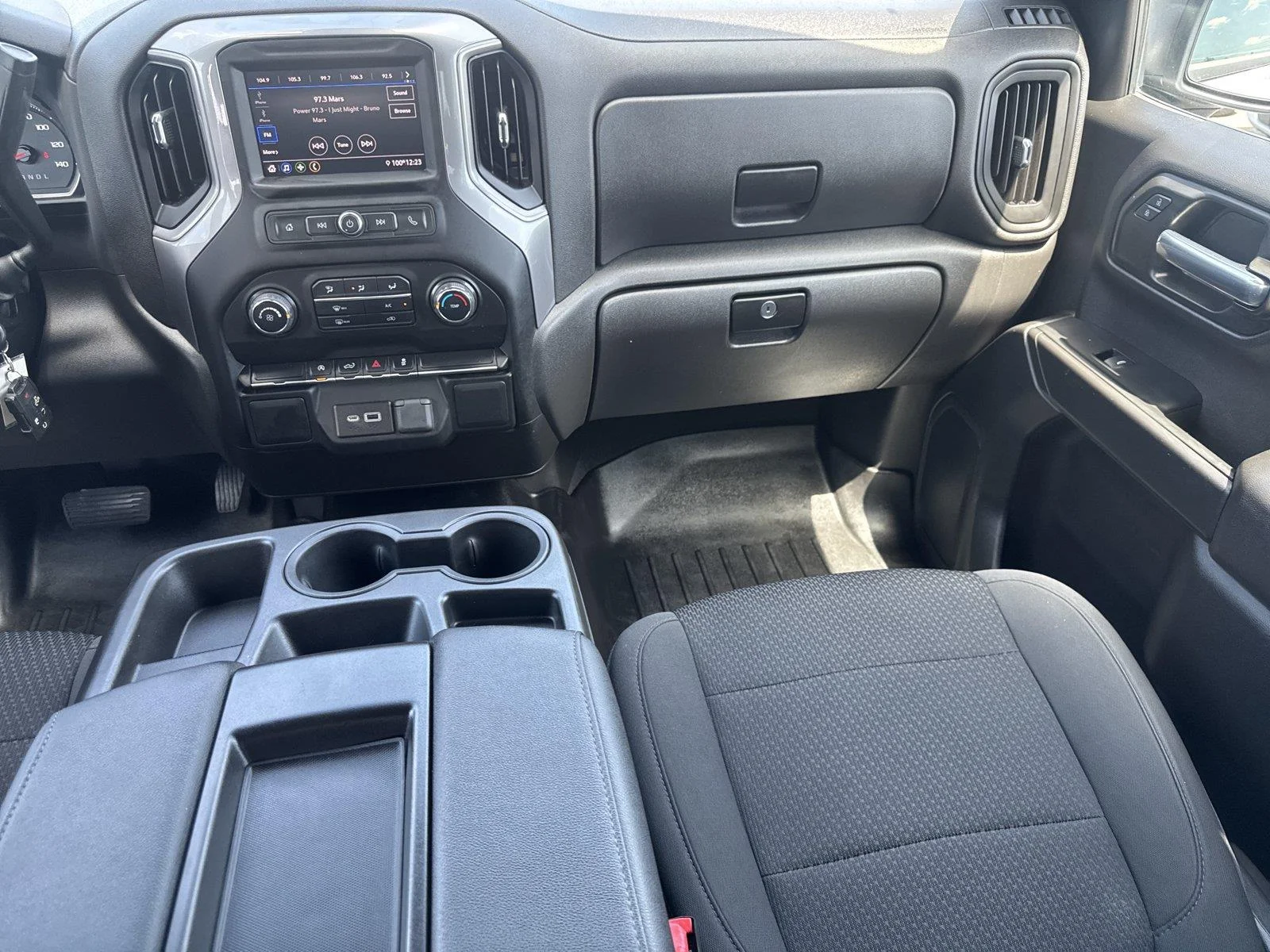 Used 2022 SILVER ICE METALLIC Chevrolet Custom image 16