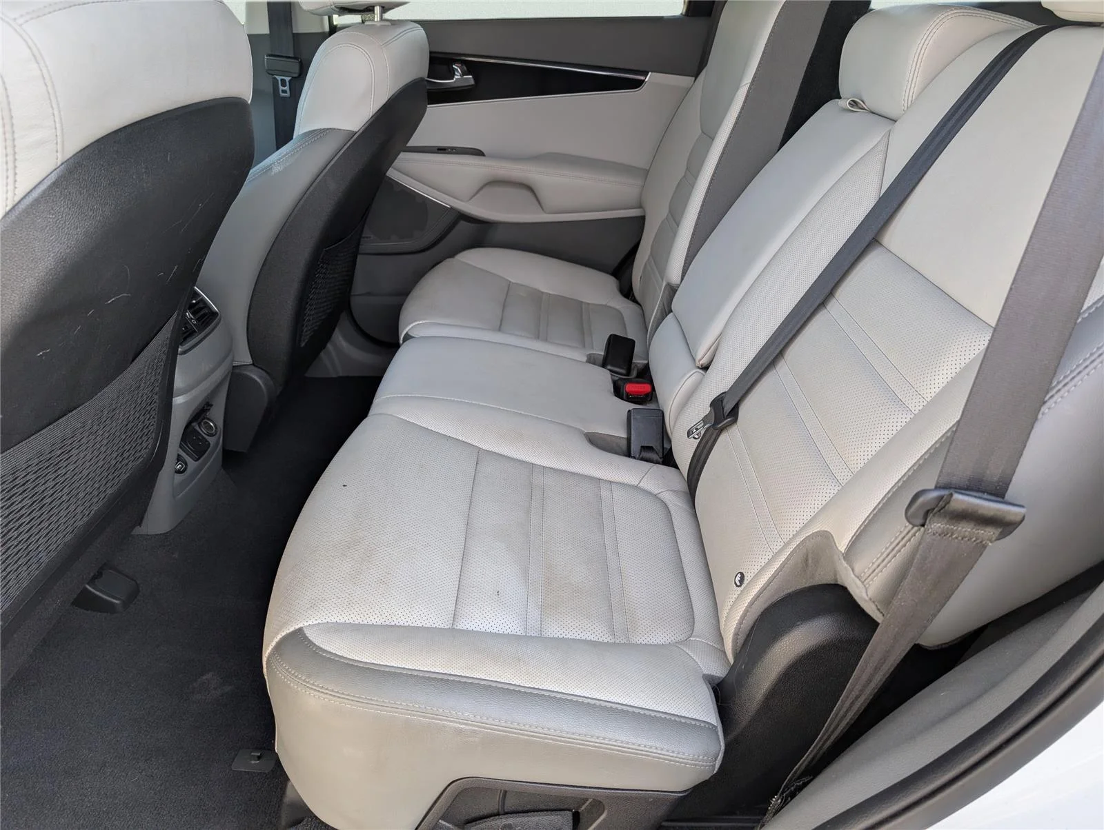 Used 2017 Snow White Pearl Kia SX V6 image 31