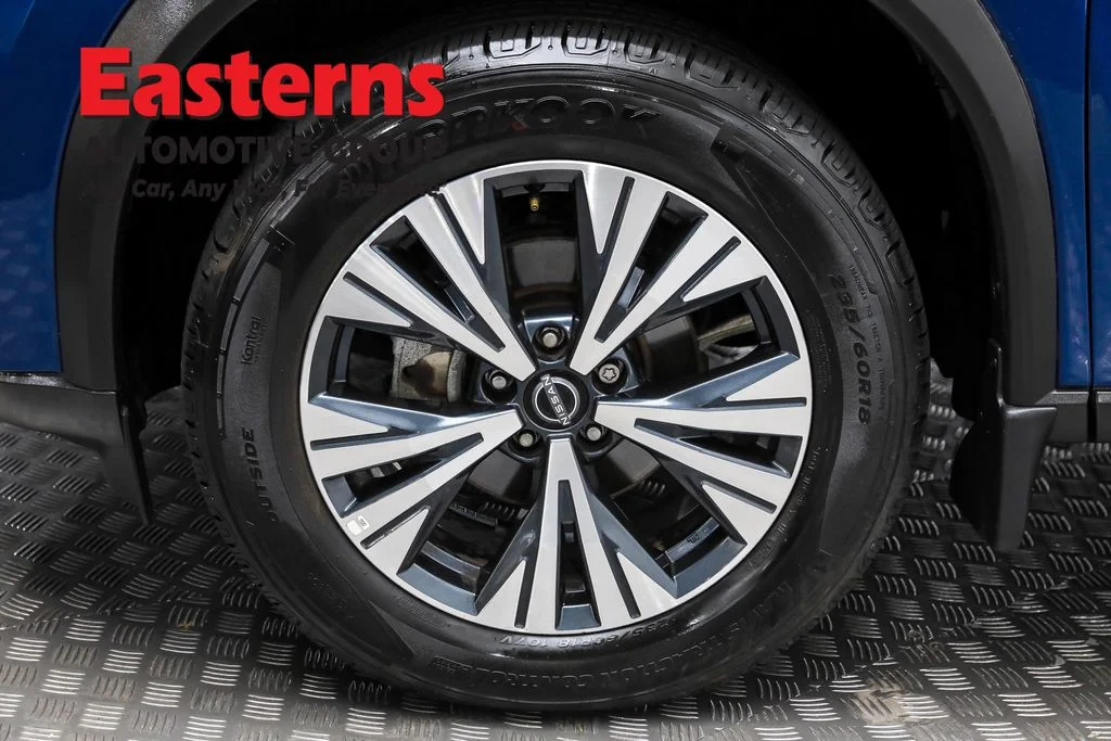 Used 2022 Blue Nissan SV image 31