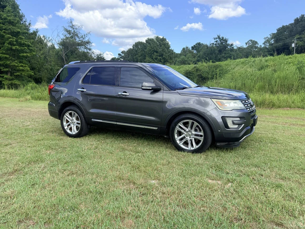 Used 2016 Gray Ford Limited 4dr SUV image 6