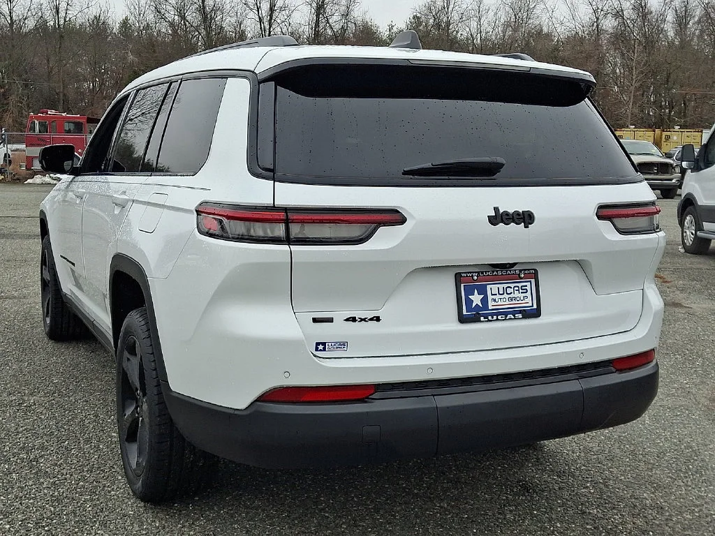 Used 2023 Bright White Clearcoat Jeep Altitude image 9