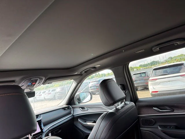 New 2026 White Jeep  image 9