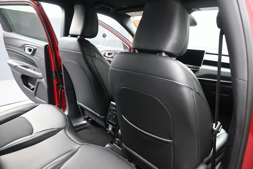 New 2026 Red Hot Pearlcoat Jeep Latitude image 29