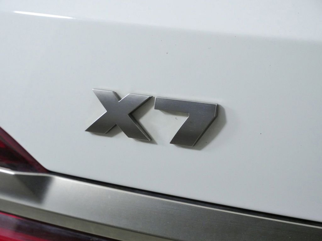 Used 2022 Alpine White BMW M50i image 14