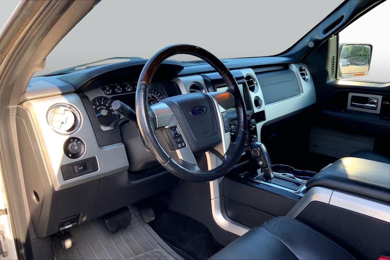 Used 2014 White Platinum Metallic Tri-Coat Ford Platinum image 18