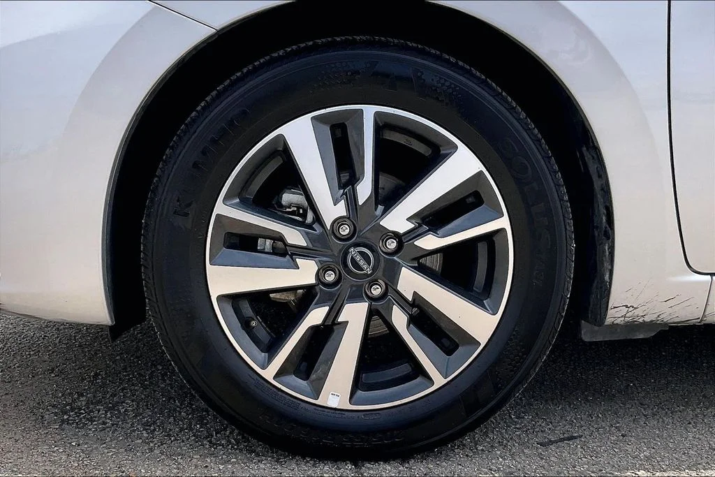 Used 2025 Silver Nissan 1.6 SV image 35