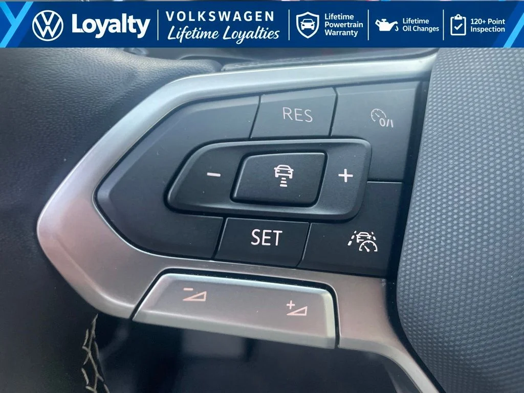 Used 2026 White/off-white Volkswagen SE image 22