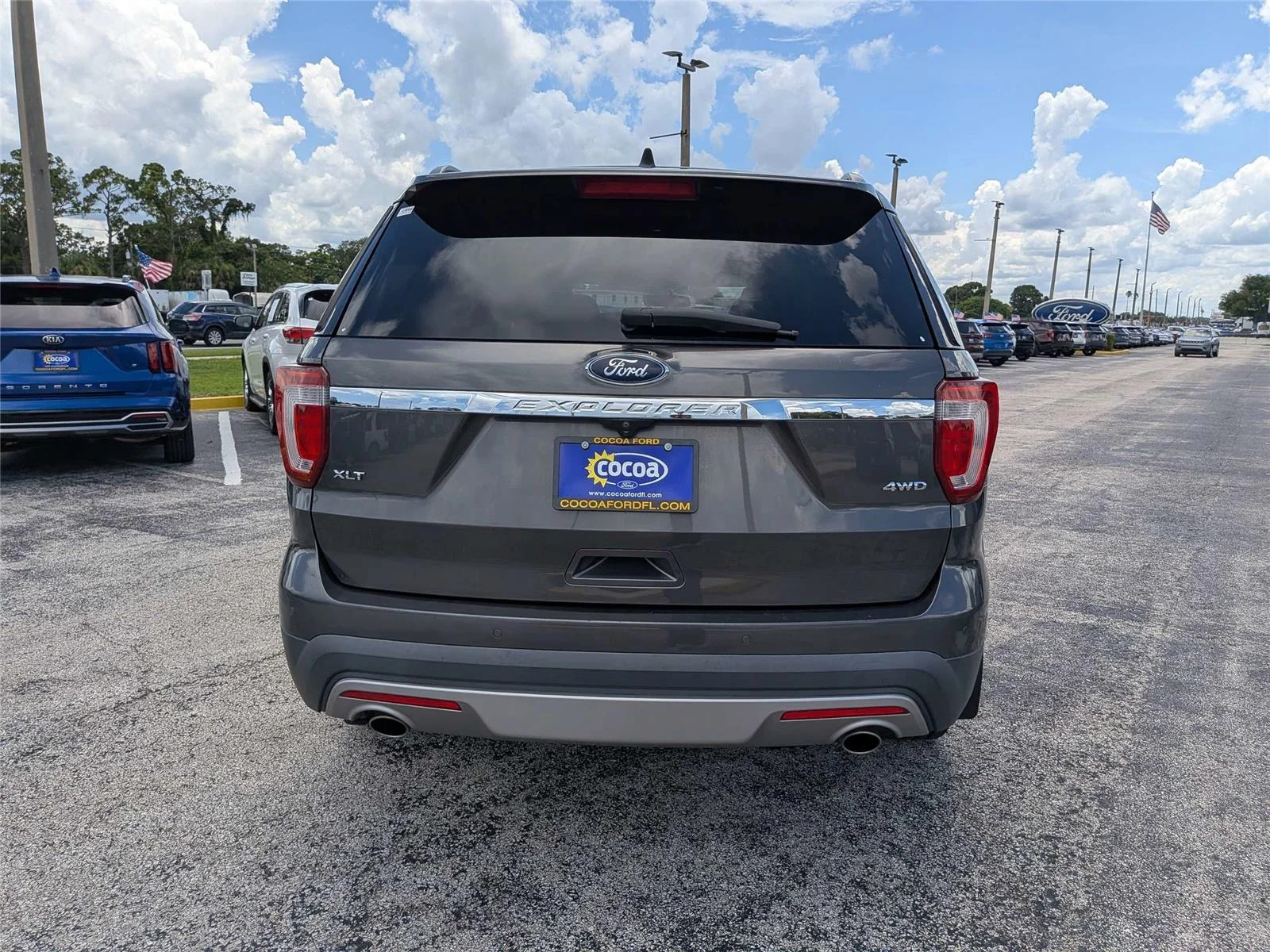 Used 2017  Ford XLT image 4