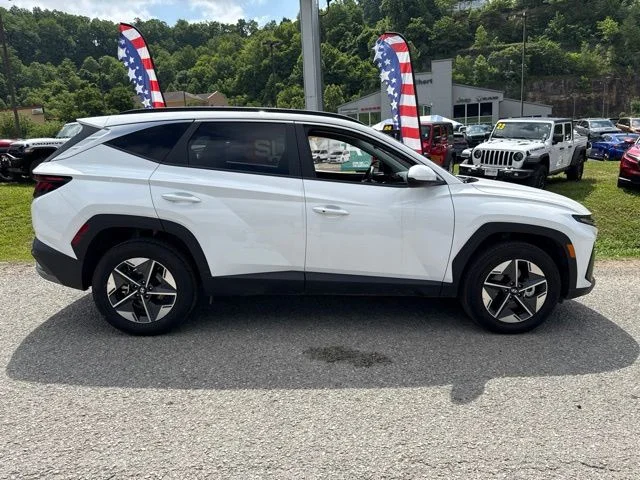 Used 2026 White Hyundai SEL image 2