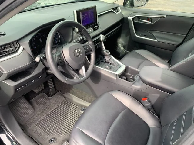 Used 2023 Black Toyota XLE Premium image 11