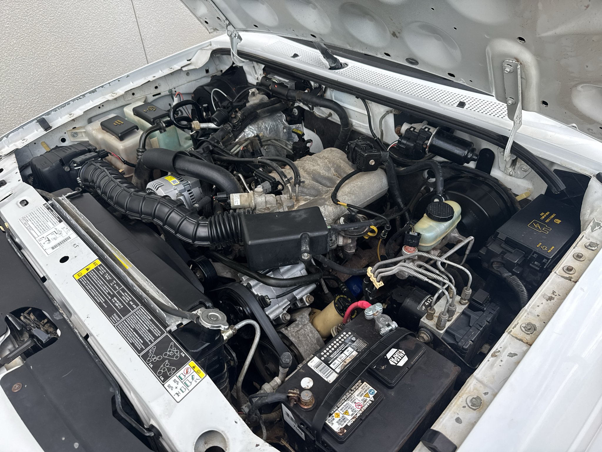 Used 2001 Oxford White Clearcoat Ford Edge image 14